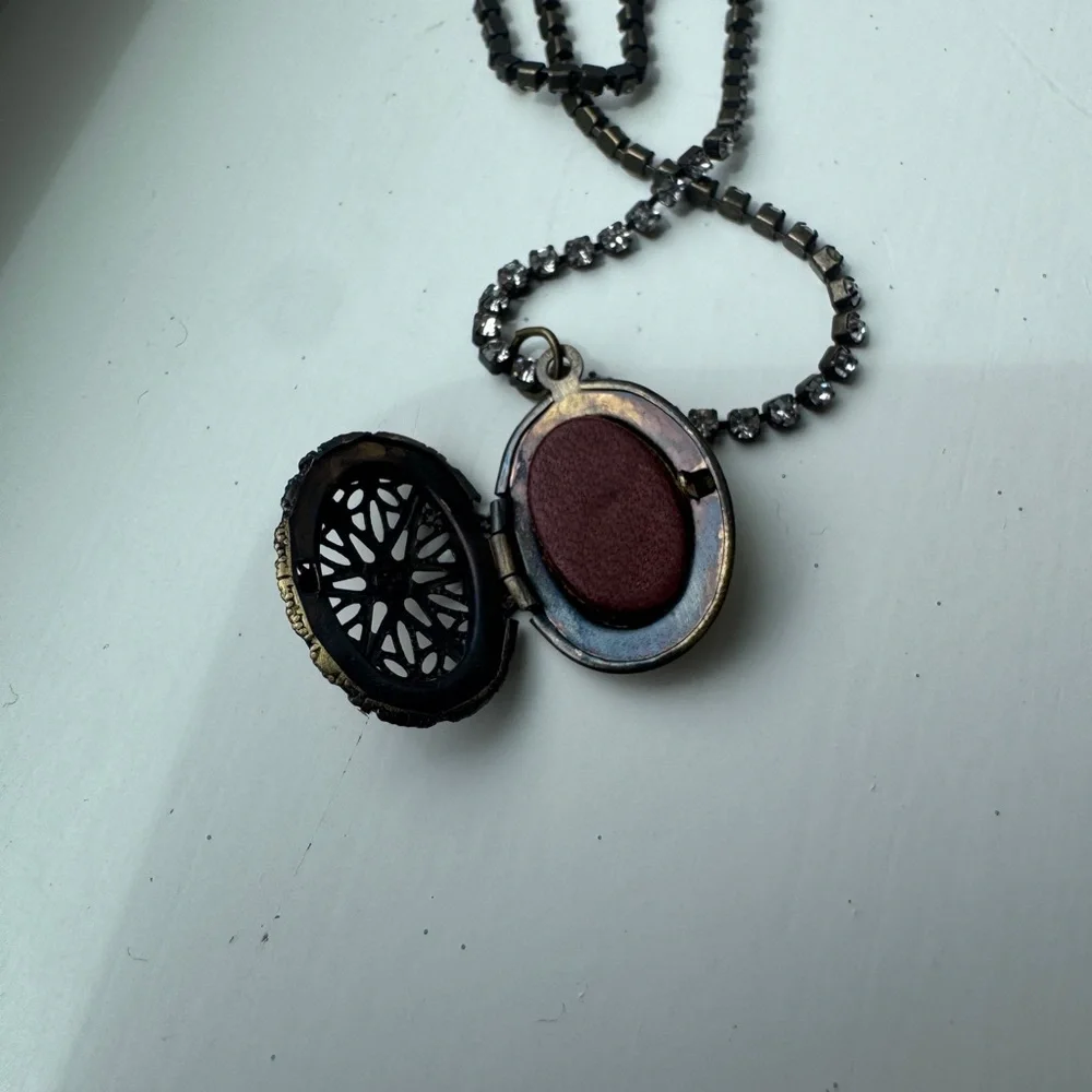 Gold Locket/Diffuser & Rhinestone Chain Necklace - Picture 3 of 3